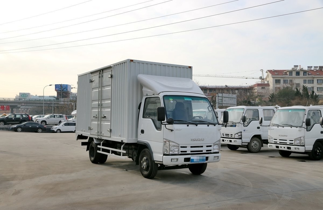 Caminhões de carga Isuzu 15 Tons Caminhão de caminhão Van Box Motor a diesel 5.2L Disposição 4 * 2 modo de condução