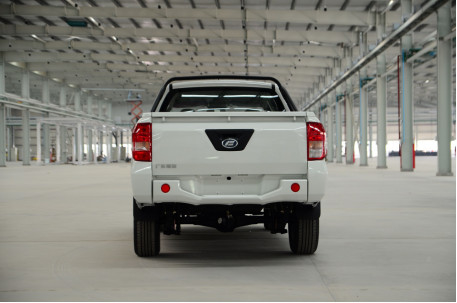 Carro Pickup de cabine dupla 4x4 Foday Pickup 3100mm Base de rodas Novo para Venda RHD Diesel