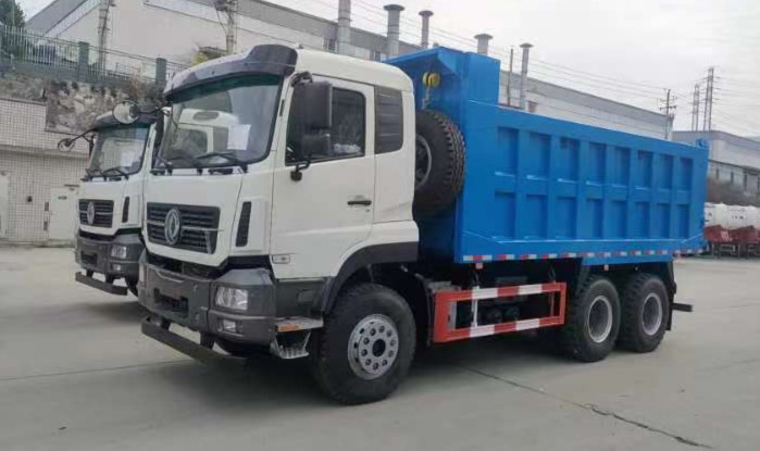 6x4 camião de descarga carregando 20-40 toneladas Dongfeng 10 pneus direção esquerda cabine com cama