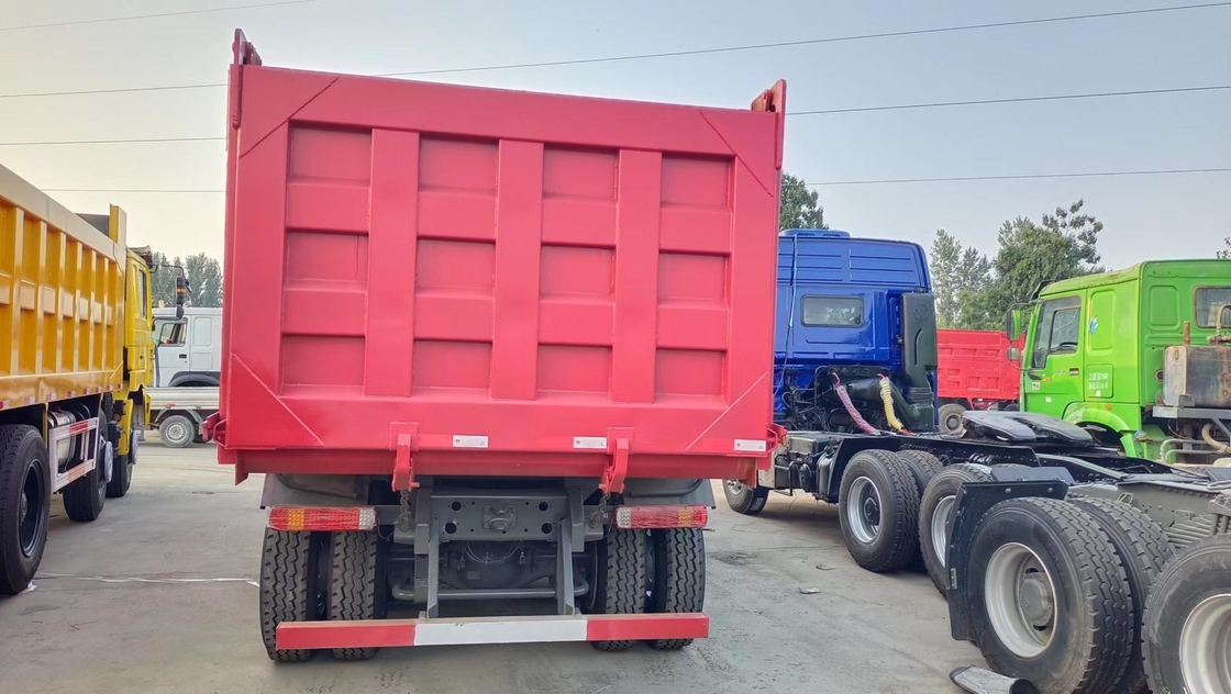 Howo Dump Truck Usado Cabina de uma fila e meia Sinotruk Tipper 20cbm Caixa 380hp Euro 2 Emissão
