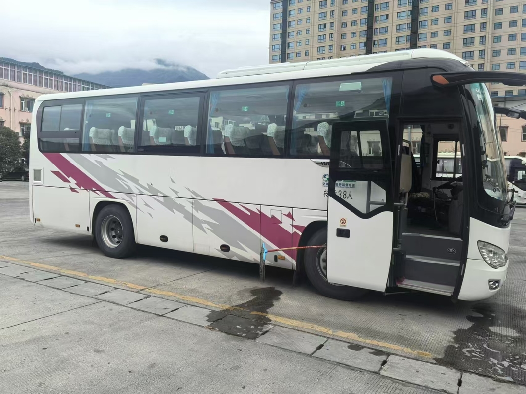 Ônibus de autocarro de segunda mão de 38 lugares Ônibus de turismo médio Yutong ZK6906 Com suspensão de airbag de 8 metros de comprimento