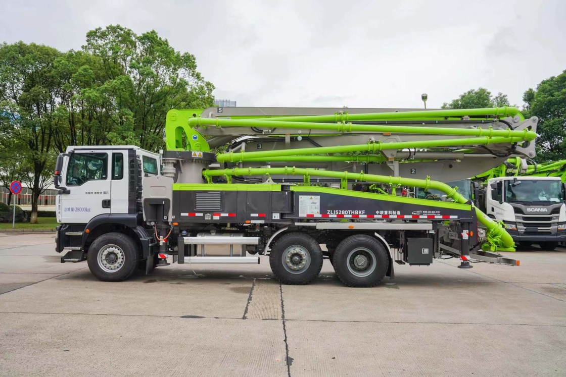 Caminhão de bombeamento de concreto 37 metros Zoomlion 6 * 4 Sinotruk Sitrak Chassis Five-Section Boom para flexibilidade