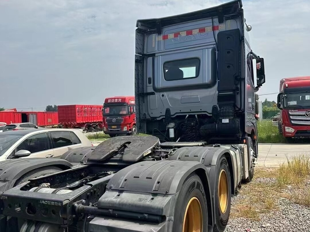 Caminhões de cabeça de trator pesados usados para JAC K7 Transmissão automática ZF 540hp Com cama 6 * 4