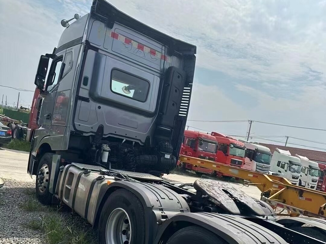 Caminhões de cabeça de trator pesados usados para JAC K7 Transmissão automática ZF 540hp Com cama 6 * 4