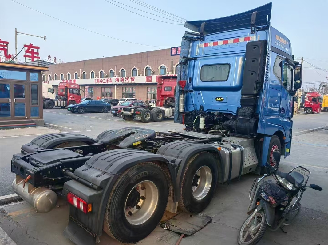 Usado cabeça de tractor remodelado 2023 ano JAC semi-caminhões para 10 rodas Cummins motor 560 hp airbag