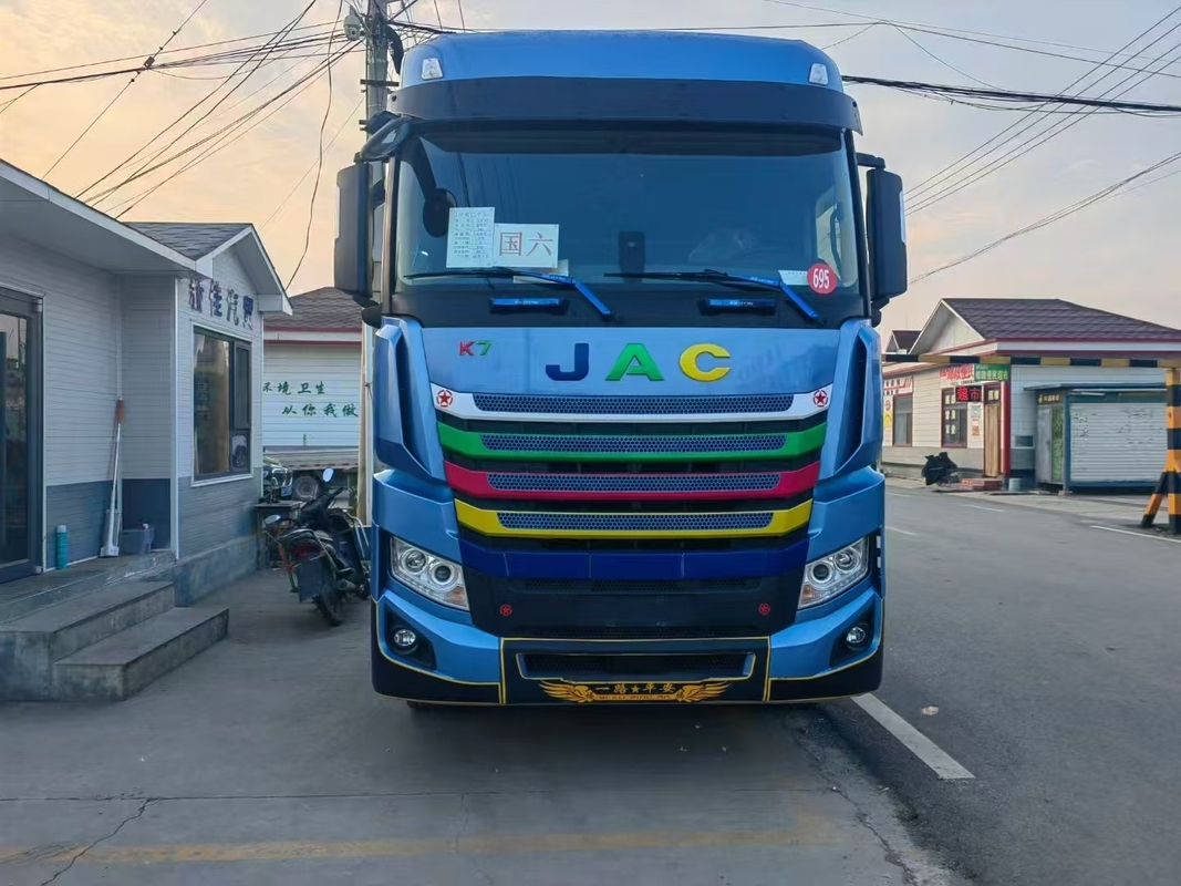 Usado cabeça de tractor remodelado 2023 ano JAC semi-caminhões para 10 rodas Cummins motor 560 hp airbag
