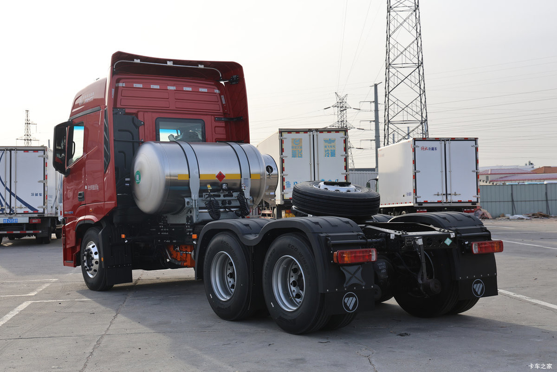 Foton Auman usado 6X4 Tractor Truck Head GTL6 10 Pneus para transporte de longa distância Motor de GNL 530 hp