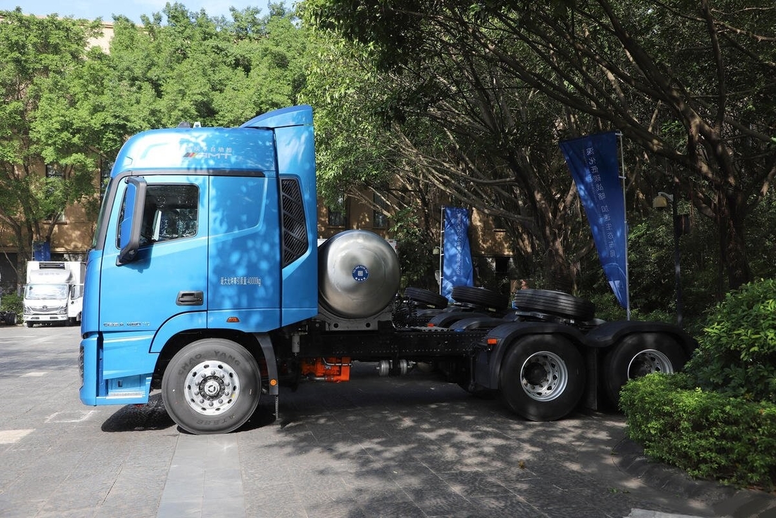 Cabeça de trator de baixo preço usada Foton Horse 6 * 4 Drive Mode 460hp Cummins Motor GNL Cabina de telhado alto com cama