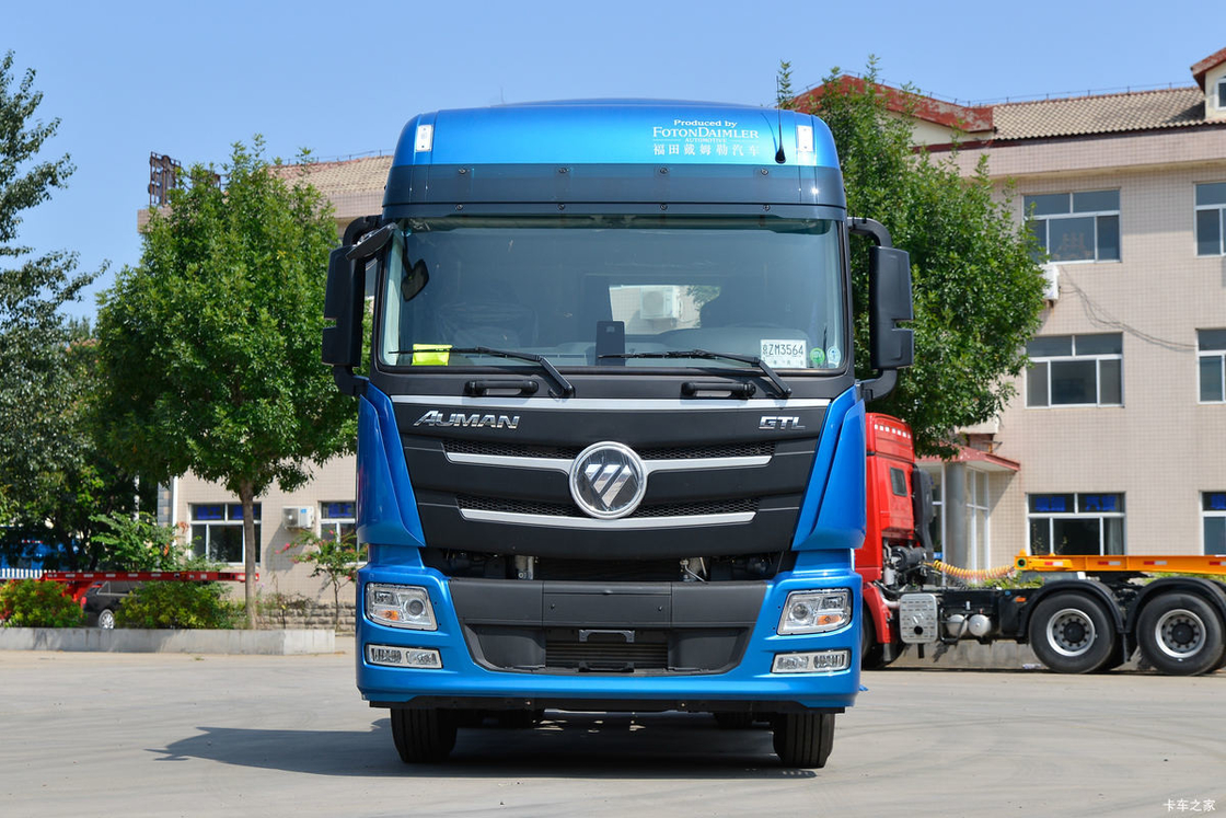 Cabeça de trator usada Alta potência Foton Auman Commins Motor Azul Cabina de teto alto Sleepers