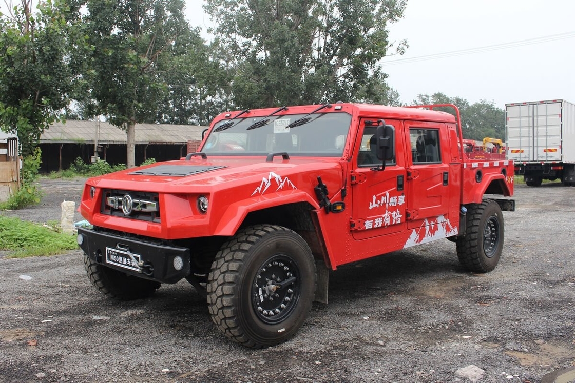 Dongfeng Warrior Off-Road Pickup Vermelho 3800mm Base de rodas Cummins Motor 4WD Desempenho pesado