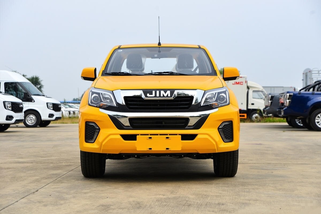 Isuzu Long Wheelbase Double Cab Pickup Truck Large Cargo Bed 2WD Tração manual com tração traseira