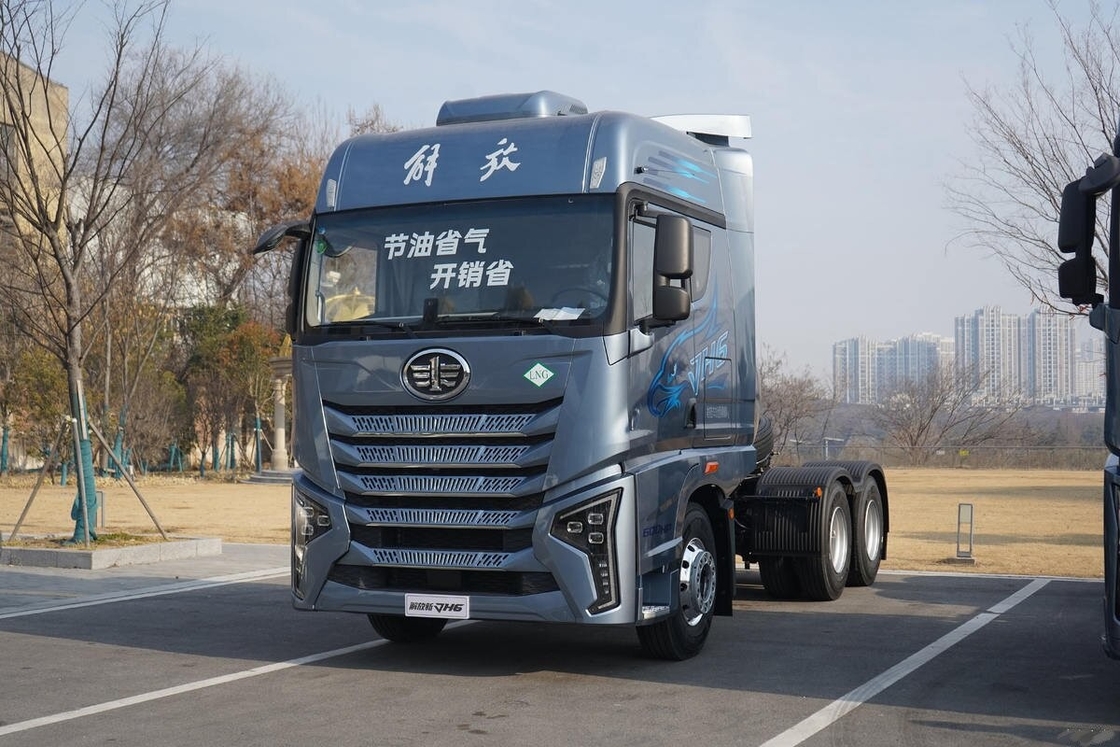 Caminhão-trator usado para assistência rodoviária Faw Jh6 6*4 Modo de condução 600hp Reboque de cama plana