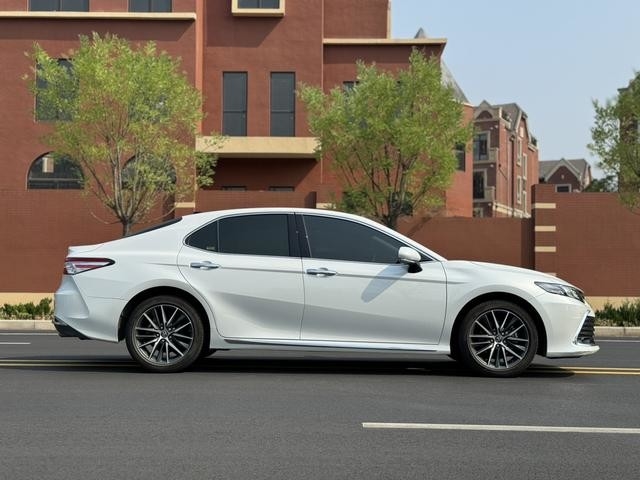 Toyota Camry de segunda mão 2.5L Interior limpo Sem acidente Cor Branca 2023 Ano 99% Novo Acessível
