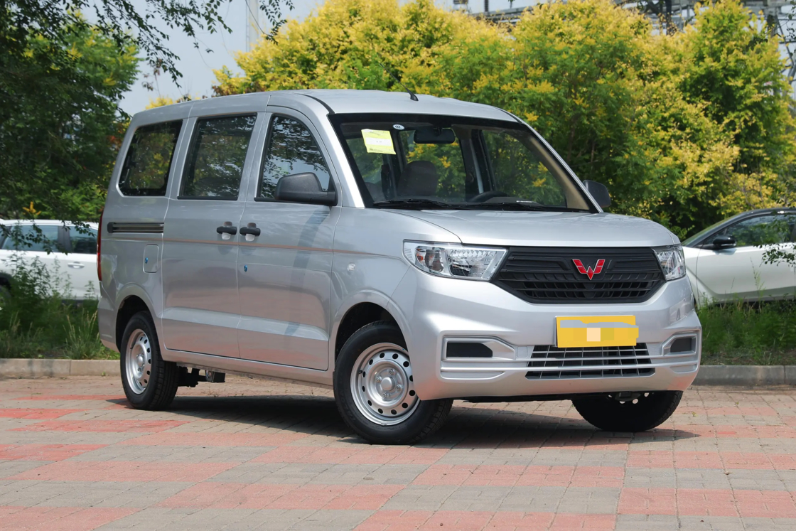 Preço acessível Nova Wuling Hongguang V minivan 2022 1.2L 76 hp L4 gasolina 2WD Euro 6 Para exportação para uso familiar