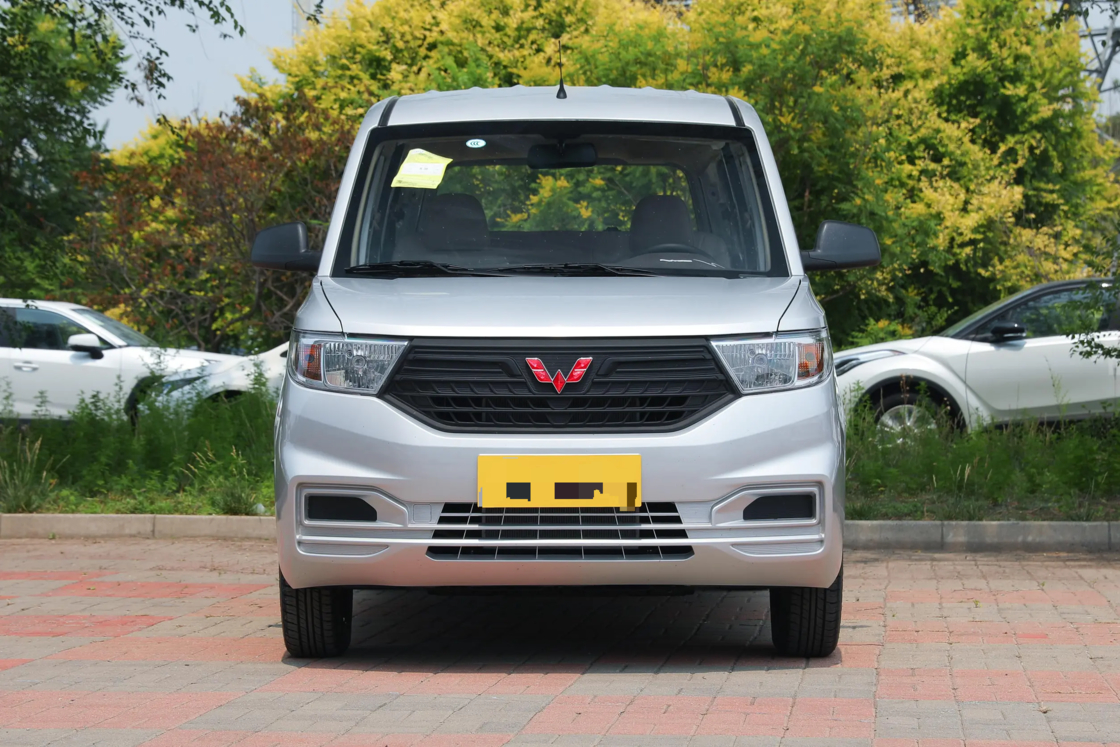 Preço acessível Nova Wuling Hongguang V minivan 2022 1.2L 76 hp L4 gasolina 2WD Euro 6 Para exportação para uso familiar