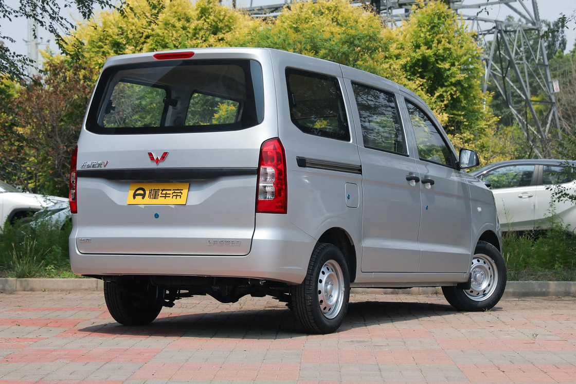 Preço acessível Nova Wuling Hongguang V minivan 2022 1.2L 76 hp L4 gasolina 2WD Euro 6 Para exportação para uso familiar