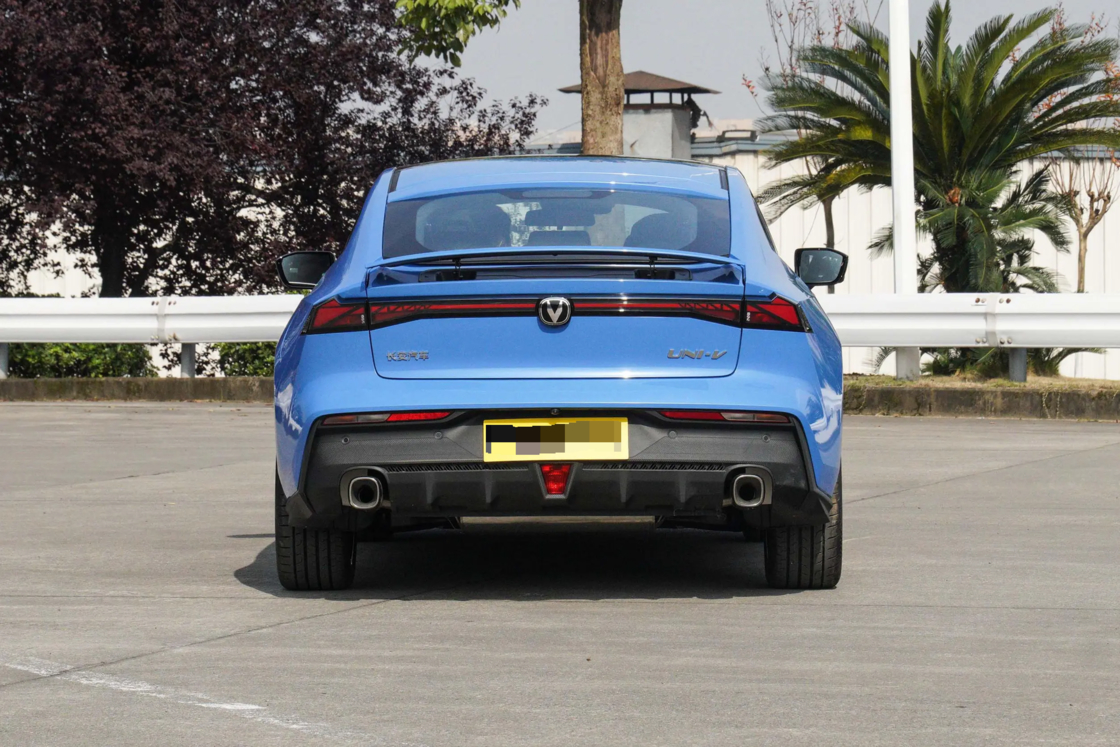 Novo Changan UNI-V 2025 de terceira geração 1.5T 500Bar Premium Sports Edition para exportação para uso familiar