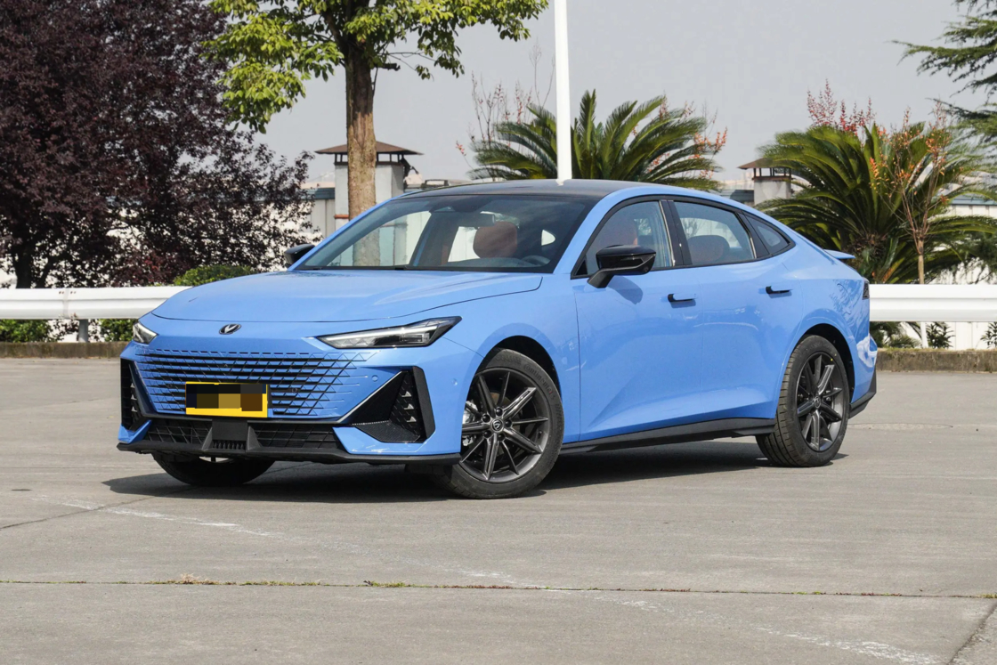Novo Changan UNI-V 2025 de terceira geração 1.5T 500Bar Premium Sports Edition para exportação para uso familiar