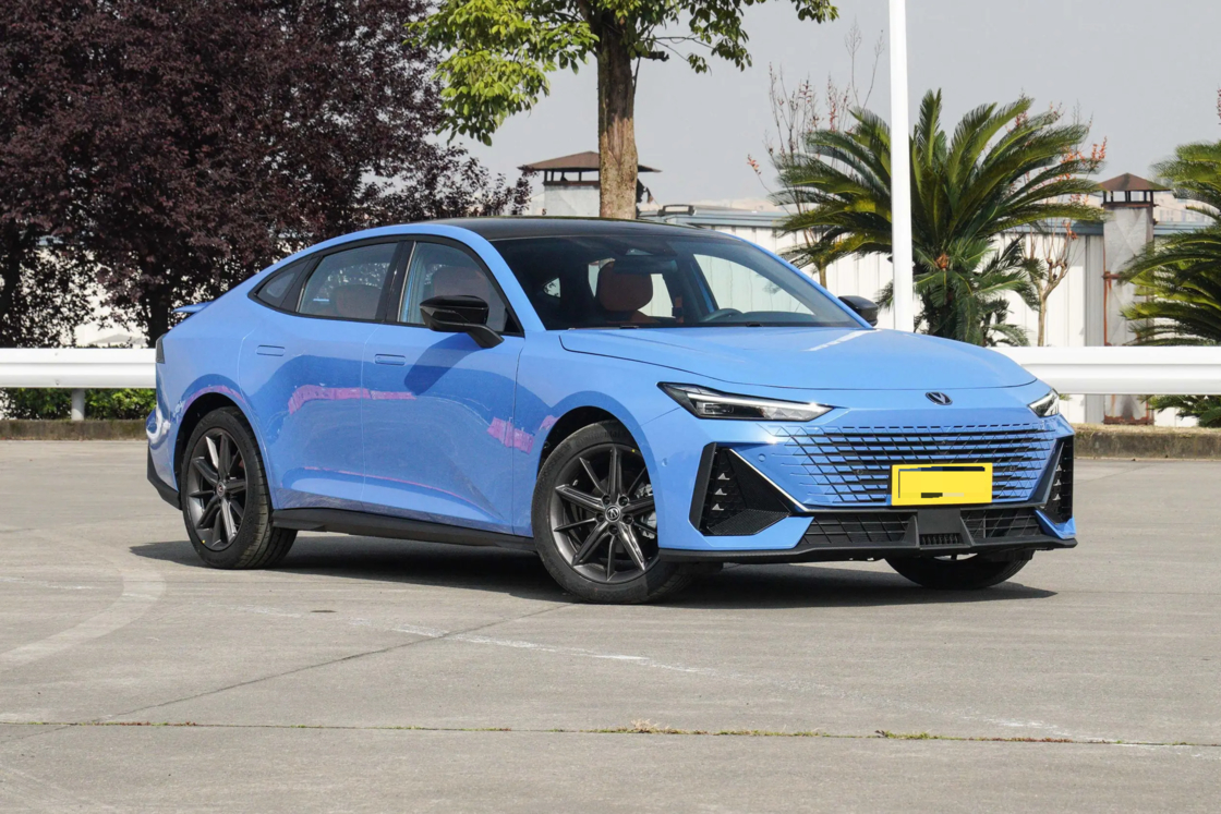 Novo Changan UNI-V 2025 de terceira geração 1.5T 500Bar Premium Sports Edition para exportação para uso familiar