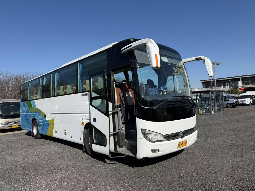 Ônibus de passageiros usado Yutong ZK6119 2022, 51 lugares, uma porta, direção à esquerda, ônibus de luxo