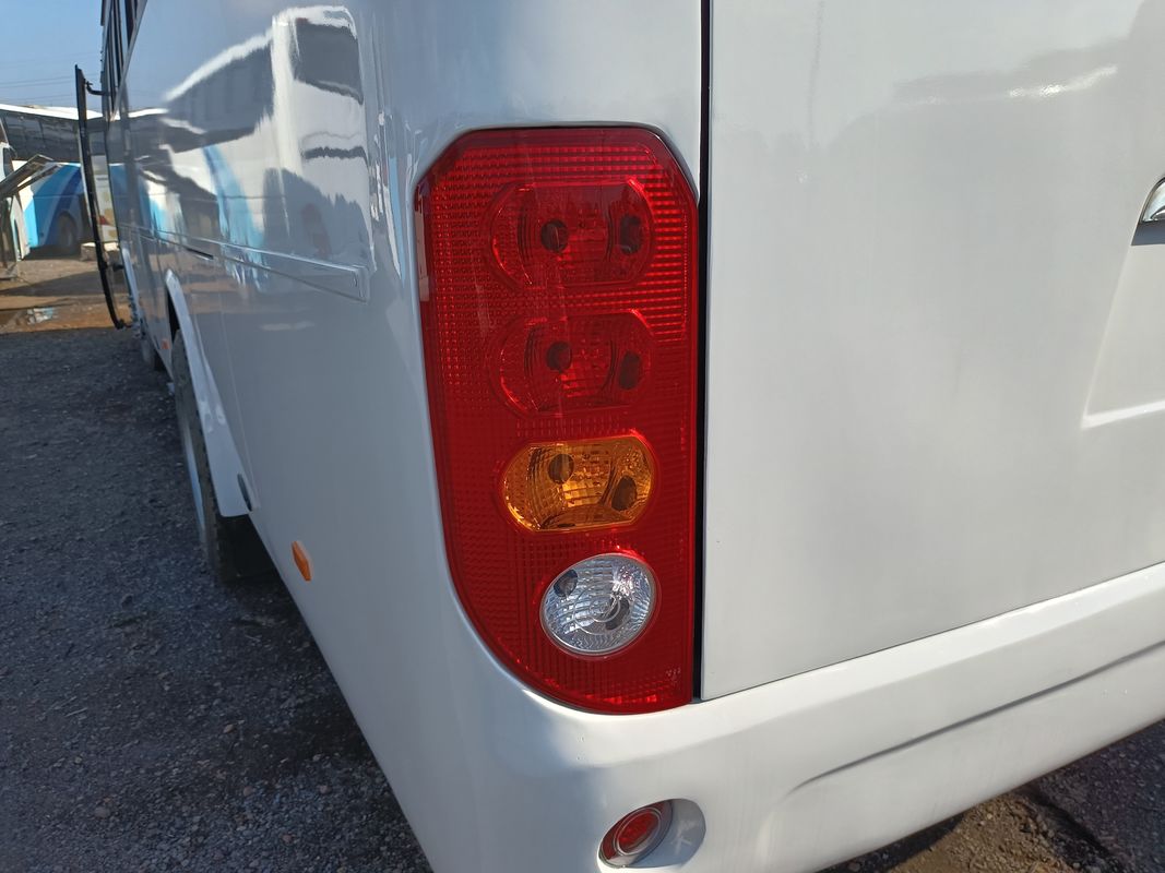 ZK6102D Yutong Used Passenger Bus 2020 57 lugares 2+3 Layout One Door Right-Hand Drive Ônibus de luxo