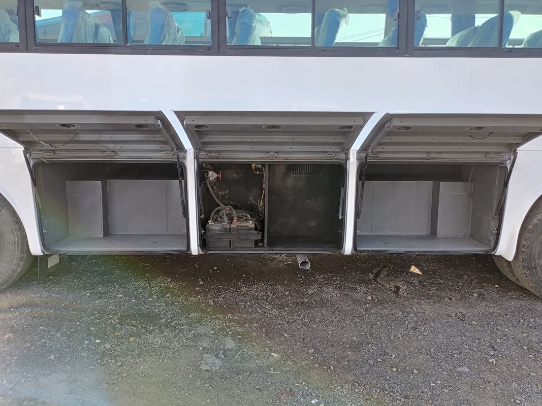 ZK6102D Yutong Used Passenger Bus 2020 57 lugares 2+3 Layout One Door Right-Hand Drive Ônibus de luxo