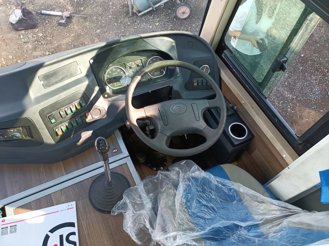 ZK6102D Yutong Used Passenger Bus 2020 57 lugares 2+3 Layout One Door Right-Hand Drive Ônibus de luxo