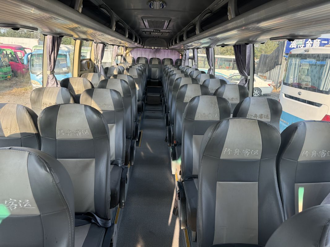 Ônibus de passageiros usado Yutong ZK6110 2020, 56 lugares, configuração 2+3, duas portas, direção à esquerda, ônibus de luxo