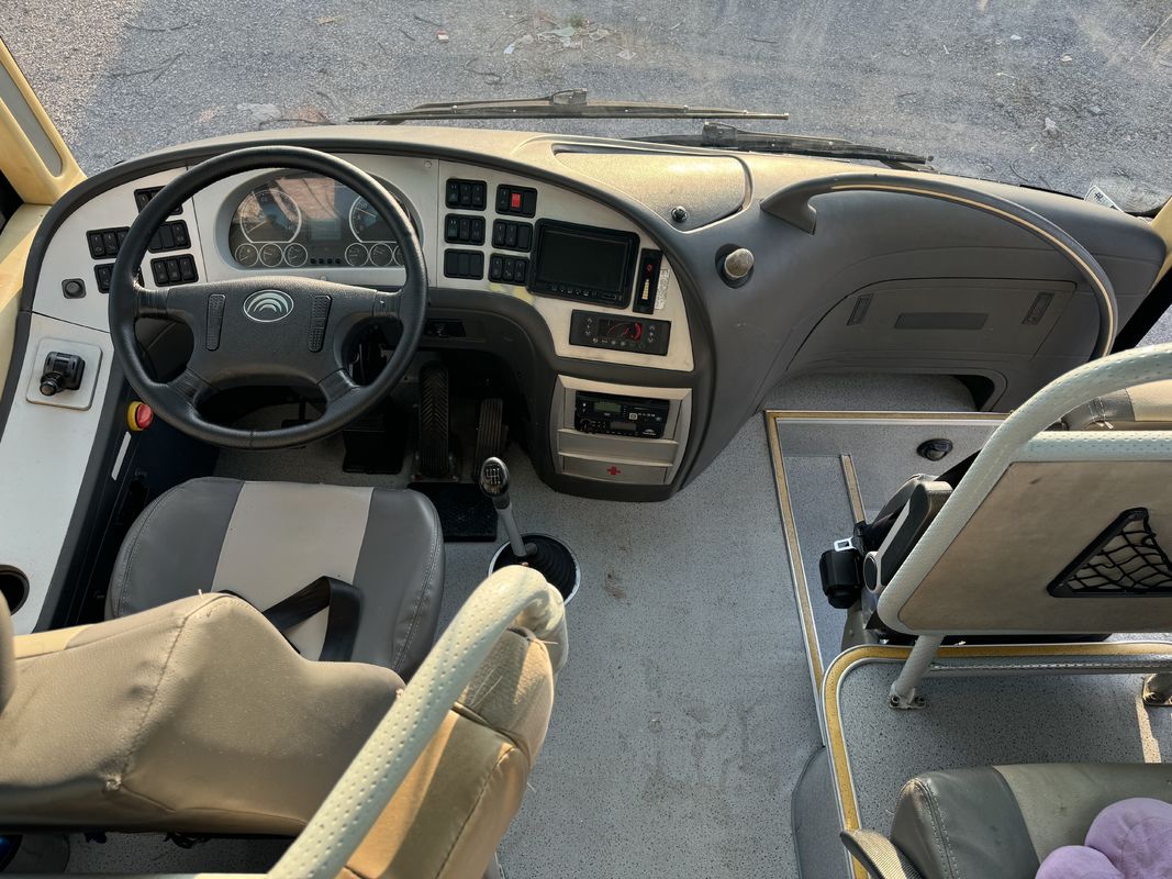 Ônibus de passageiros usado Yutong ZK6110 2020, 56 lugares, configuração 2+3, duas portas, direção à esquerda, ônibus de luxo