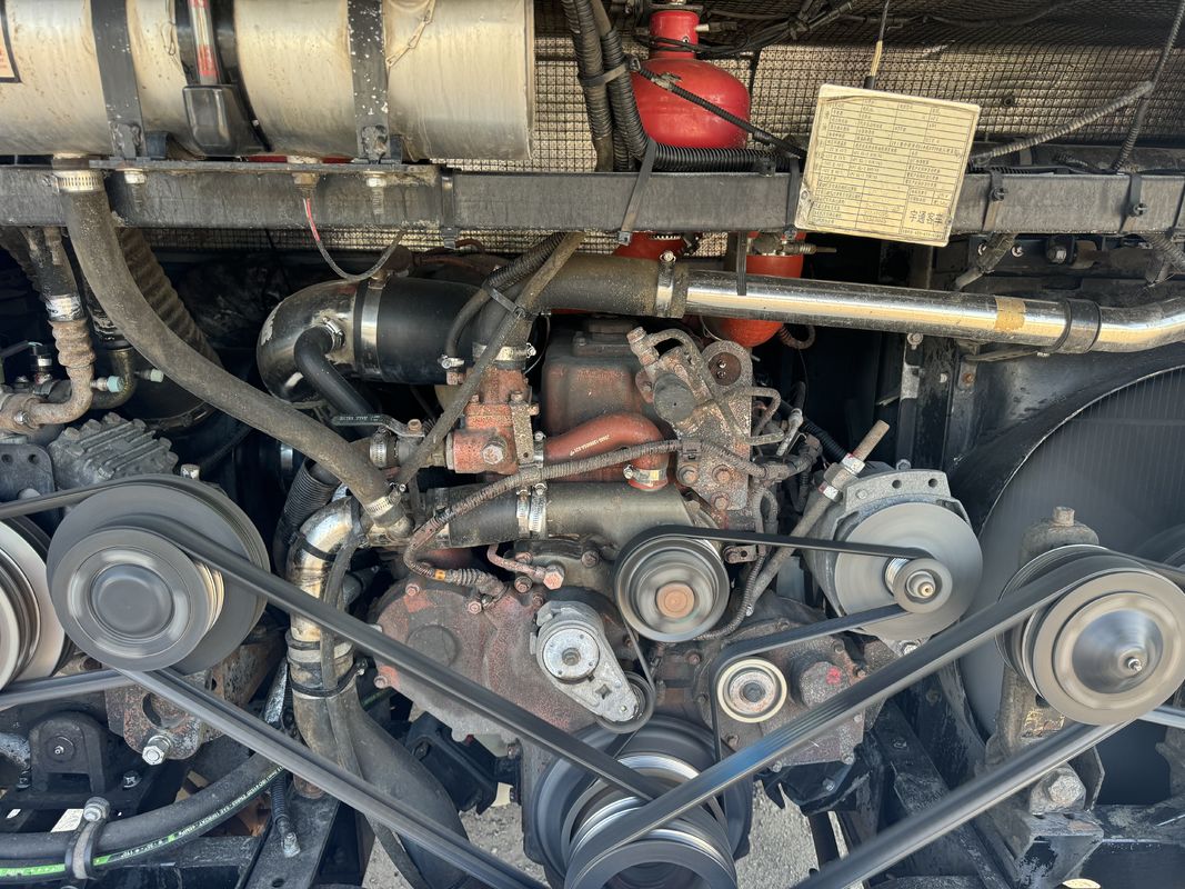 Ônibus de passageiros usado Yutong ZK6110 2020, 56 lugares, configuração 2+3, duas portas, direção à esquerda, ônibus de luxo