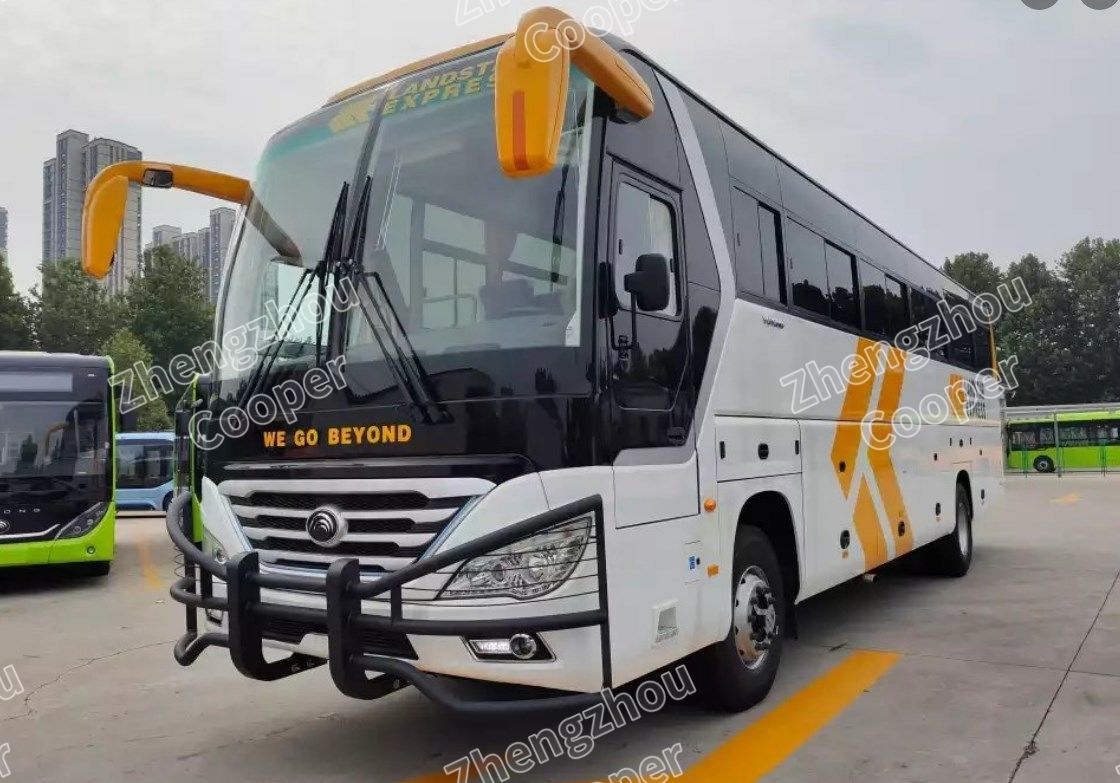 Ônibus de Passageiros Novo da Marca Yutong ZK6120D 2025 67 Lugares Layout 2+3 Motor Cummins Duas Portas para Passageiros e 1 Porta para Motorista Ônibus de Luxo com Volante à Direita