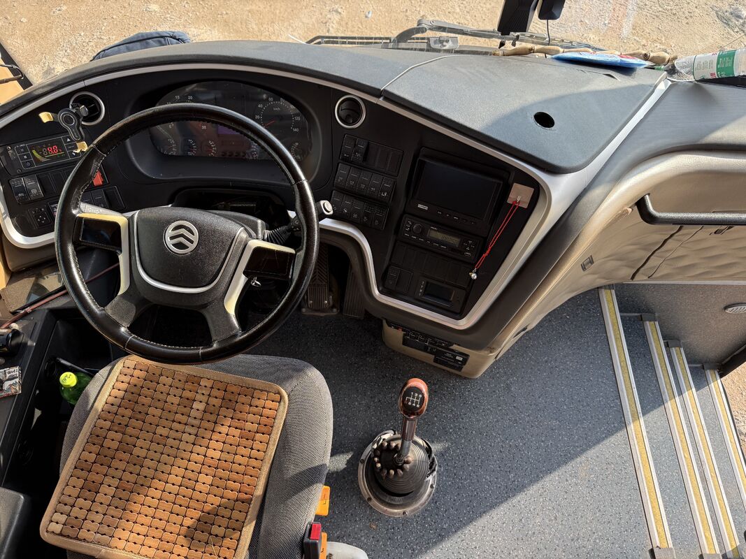 Used Diesel Kinglong Bus 50 Seater Luxury Leafspring Weichai Engine School Tour Commuter Coach