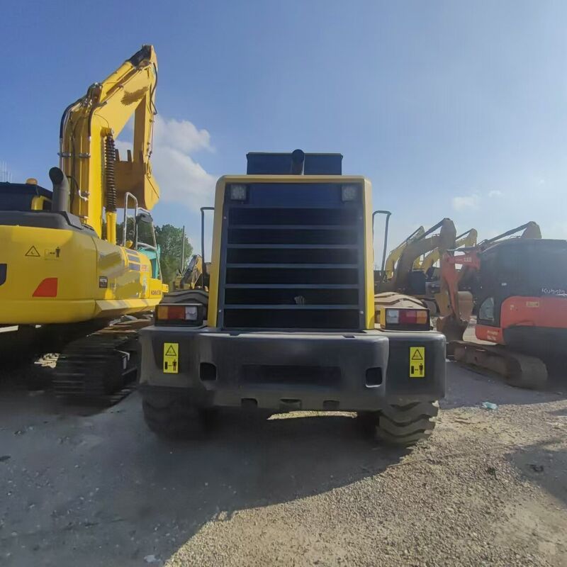 Chegada Nova Carregadeira Usada Marca Chinesa Capacidade da Caçamba 3m³ 5 toneladas em excelente estado Potência nominal 146kW 8.27 L para construção em Excelente Estado