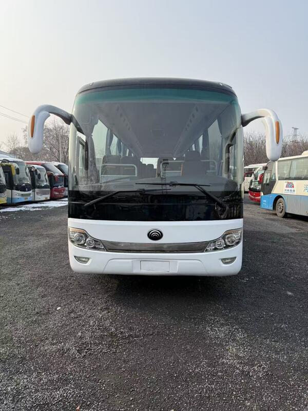 Autocarro usado Yutong Zk6121 Yuchai 330hp Leaf Spring 67 lugares Lux Transport com ar condicionado