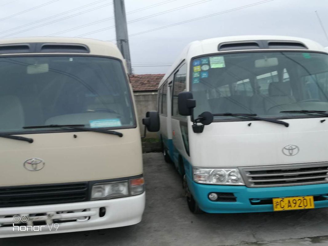 23-29 a pousa-copos de Toyota do ano do ônibus 2014-2018 da pousa-copos de Toyota da mão dos assentos em segundo usou Japão
