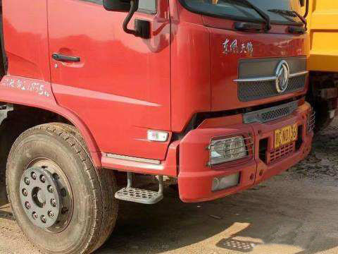 Tipo de 20 toneladas distância entre o eixo dianteira e traseira do combustível diesel do modo da movimentação do caminhão 4x2 da segunda mão de 5000mm