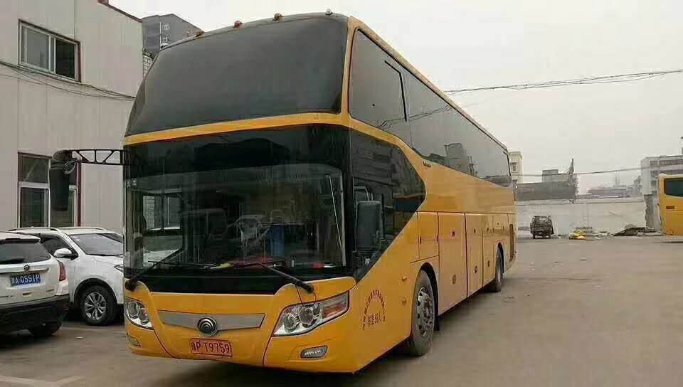 Ônibus de turista da mão de Yutong segundo, ônibus luxuosos usados com o freio de disco das rodas do motor 4 de Wechai
