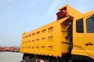 Caminhão basculante usado tipo de DONGFENG 85 km/h de velocidade máxima com o motor B210 33