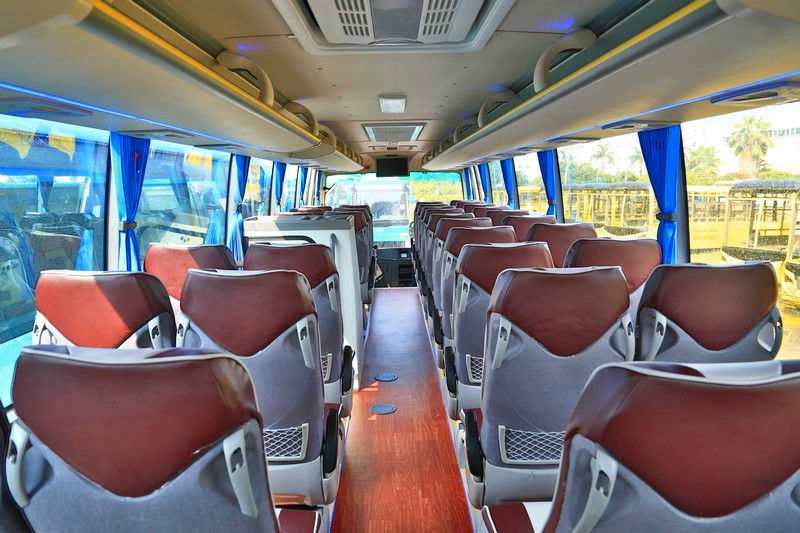 Do tipo dourado do dragão do ônibus do treinador padrão diesel usado 47 assentos do Euro III 2012 anos