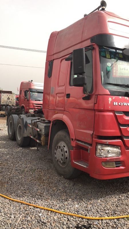tipo usado modo de Sinotruck HOWO do caminhão do trator da movimentação 6x4 com 3 Seat