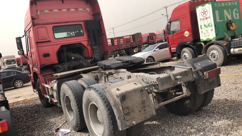 tipo usado modo de Sinotruck HOWO do caminhão do trator da movimentação 6x4 com 3 Seat
