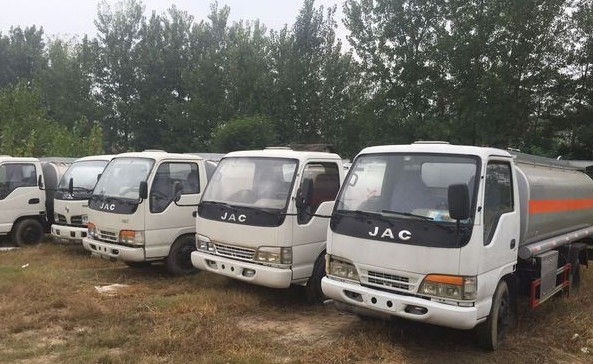 Caminhões de combustível usados diesel 5 toneladas - 16 toneladas de capacidade de carga com o chassi diferente do tipo