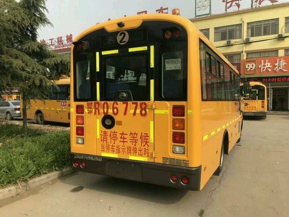 O diesel de LHD modela a escola Van da segunda mão, ônibus escolares pequenos usados com 37 assentos
