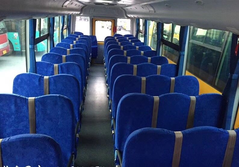 Ônibus escolar amarelo velho de DONGFENG, grande modelo usado do ônibus LHD do treinador com 56 assentos