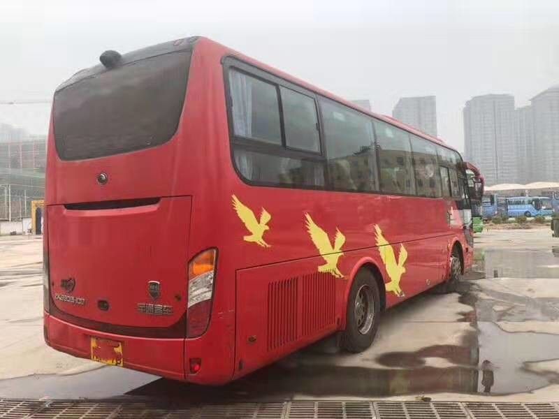 Ônibus usado do passageiro do tipo de Yutong da chegada vermelho novo transmissão manual de 2013 anos