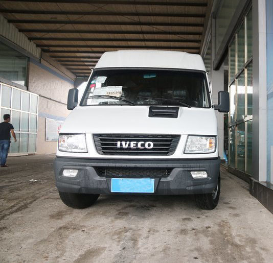 Marca Branca Usado e Novo Minibus 6 Lugares 129 Cv Diesel Ano 2013-2018