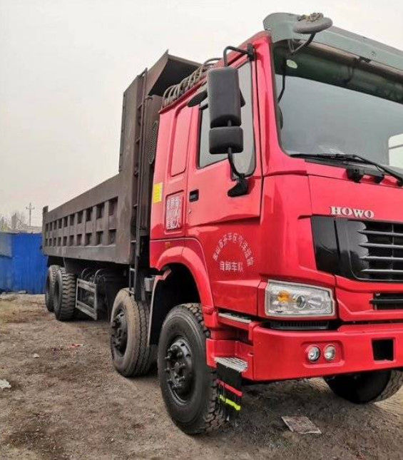 O tipo 20-30T de HOWO usou caminhões diesel/os caminhões de caminhão basculante 375hp segunda mão 2012 anos