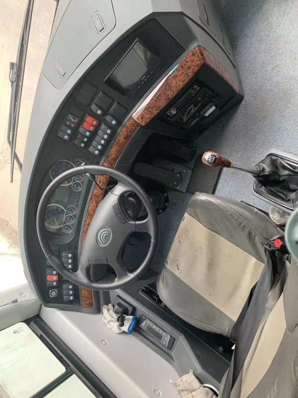 Ônibus usado Yutong da pousa-copos do motor LHD de YC diesel 55 Seat de 2015 anos 12 medidores