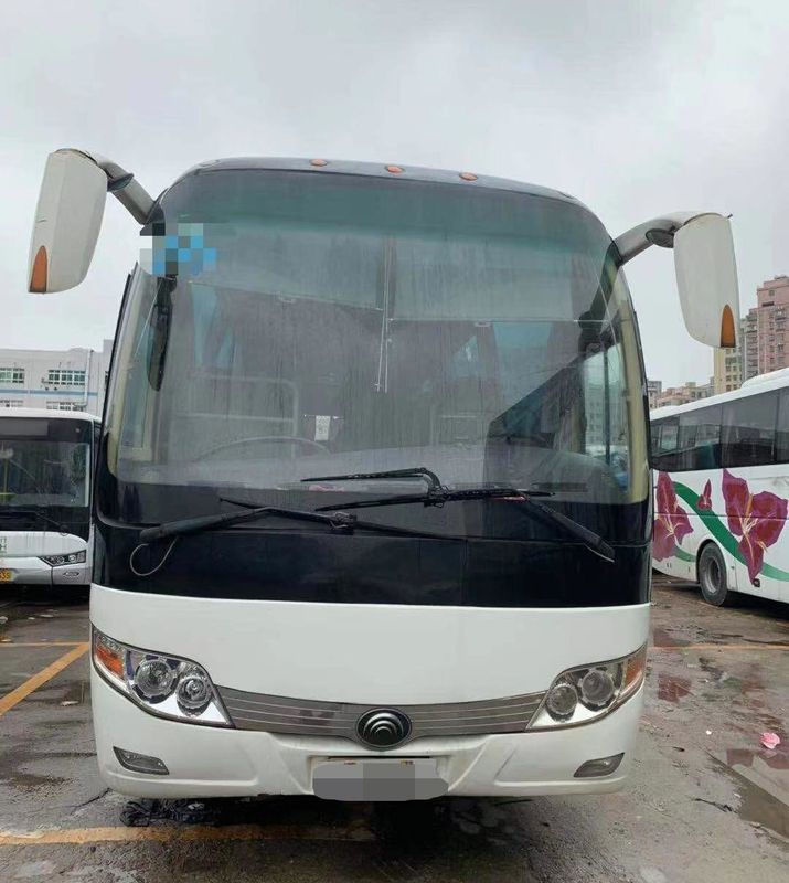 2013 anos Yutong usado diesel transportam 58 a cor do branco de Zk 6110 dos assentos