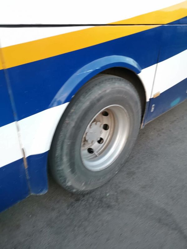 A movimentação da mão esquerda usou ônibus de Yutong/ônibus usado 2011 anos do treinador para a empresa do transporte